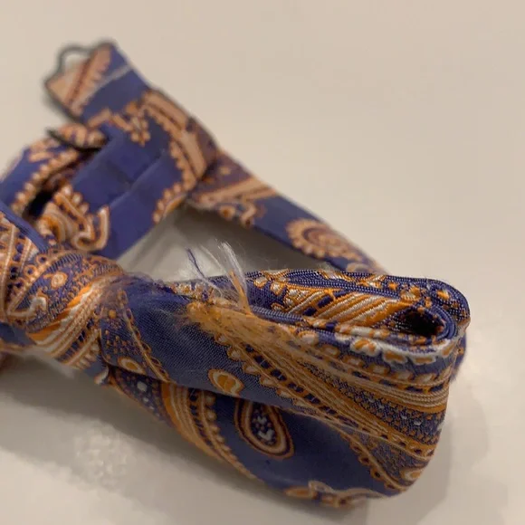 100% silk made in Canada 🇨🇦 - Picture 3 of 4